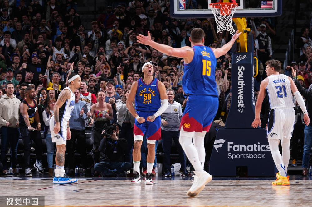 初登场即显 初登场即显