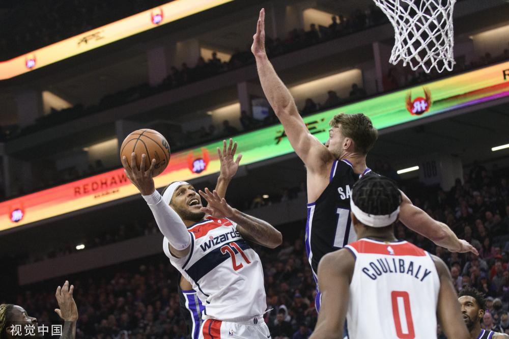 队防守中的 队防守中的